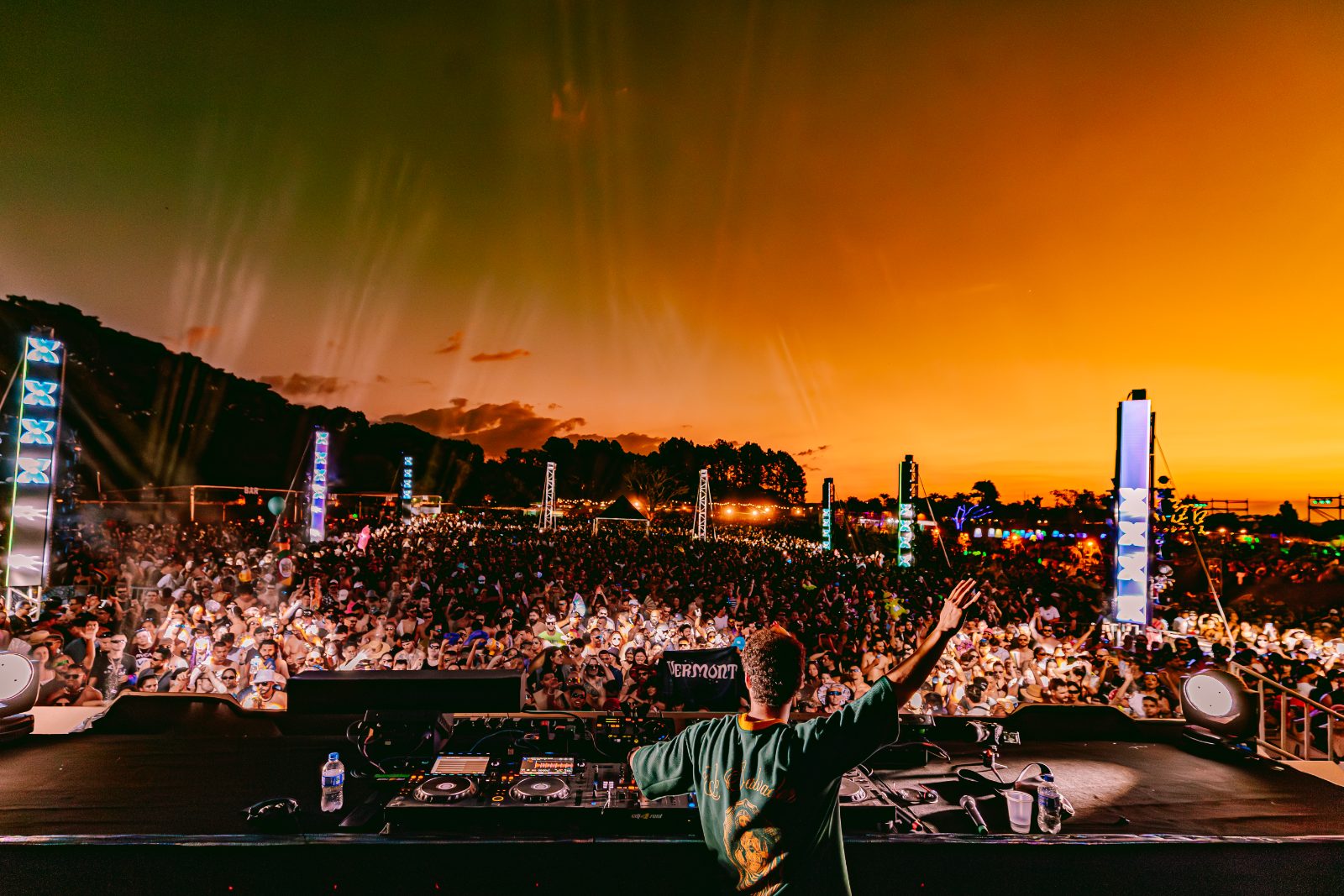 Vermont no mainstage ao pôr do sol